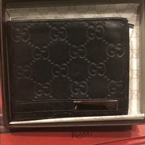 Men’s Gucci leather wallet